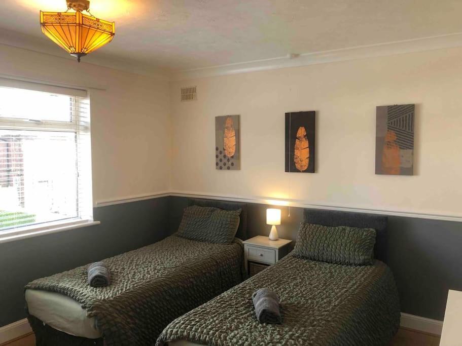 29 Comfort House 2 Bedroom Townhouse With Parking Scunthorpe Bagian luar foto