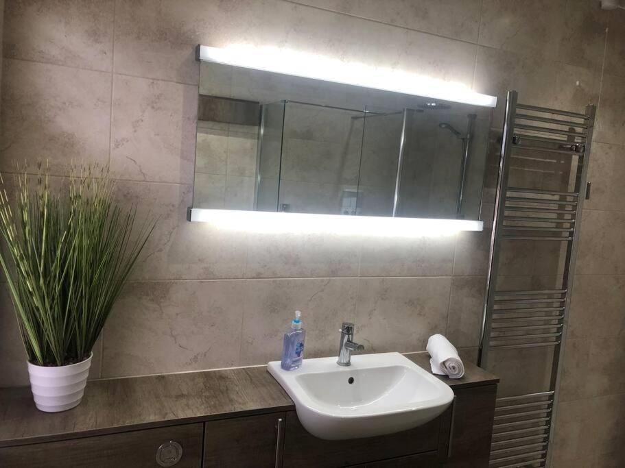 29 Comfort House 2 Bedroom Townhouse With Parking Scunthorpe Bagian luar foto