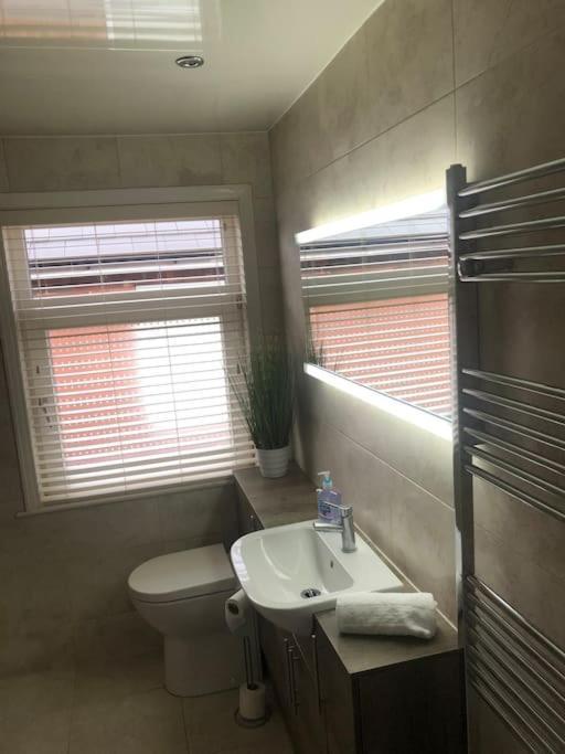 29 Comfort House 2 Bedroom Townhouse With Parking Scunthorpe Bagian luar foto