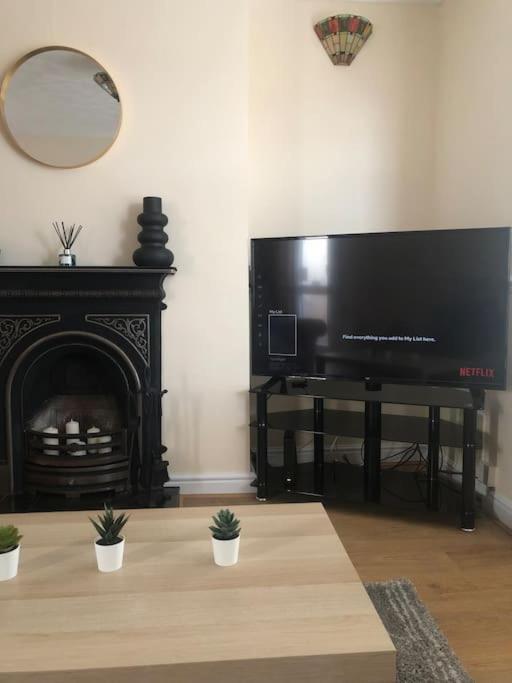 29 Comfort House 2 Bedroom Townhouse With Parking Scunthorpe Bagian luar foto