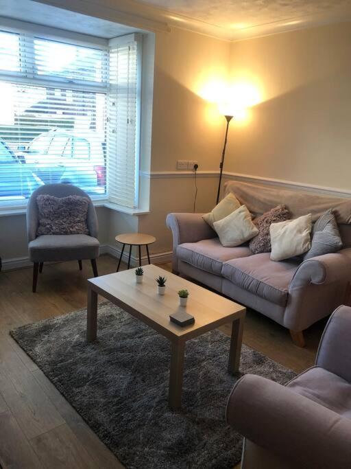 29 Comfort House 2 Bedroom Townhouse With Parking Scunthorpe Bagian luar foto