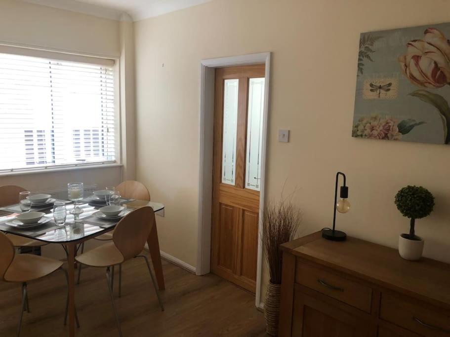 29 Comfort House 2 Bedroom Townhouse With Parking Scunthorpe Bagian luar foto