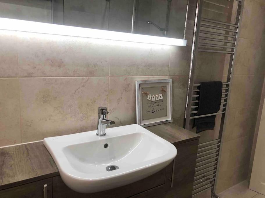 29 Comfort House 2 Bedroom Townhouse With Parking Scunthorpe Bagian luar foto